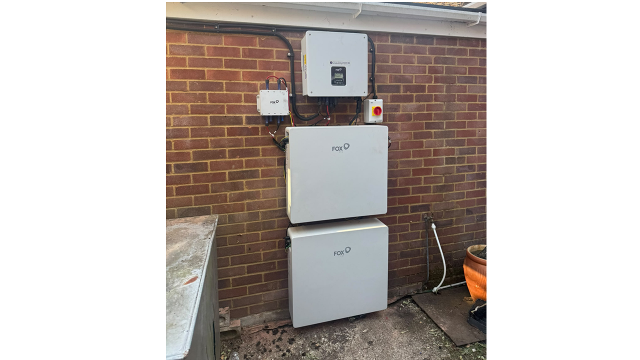 4.86kWh Solar - AIKO 540W | Fox ESS 10kW Hybrid | 2 X 11.52kWh EP12 batteries | Wellingborough
