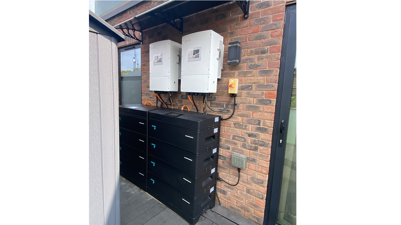 2 X Solis 15kW 3ph S6 | 2 X Fogstar Modular IP65 64.4kWh batteries | London