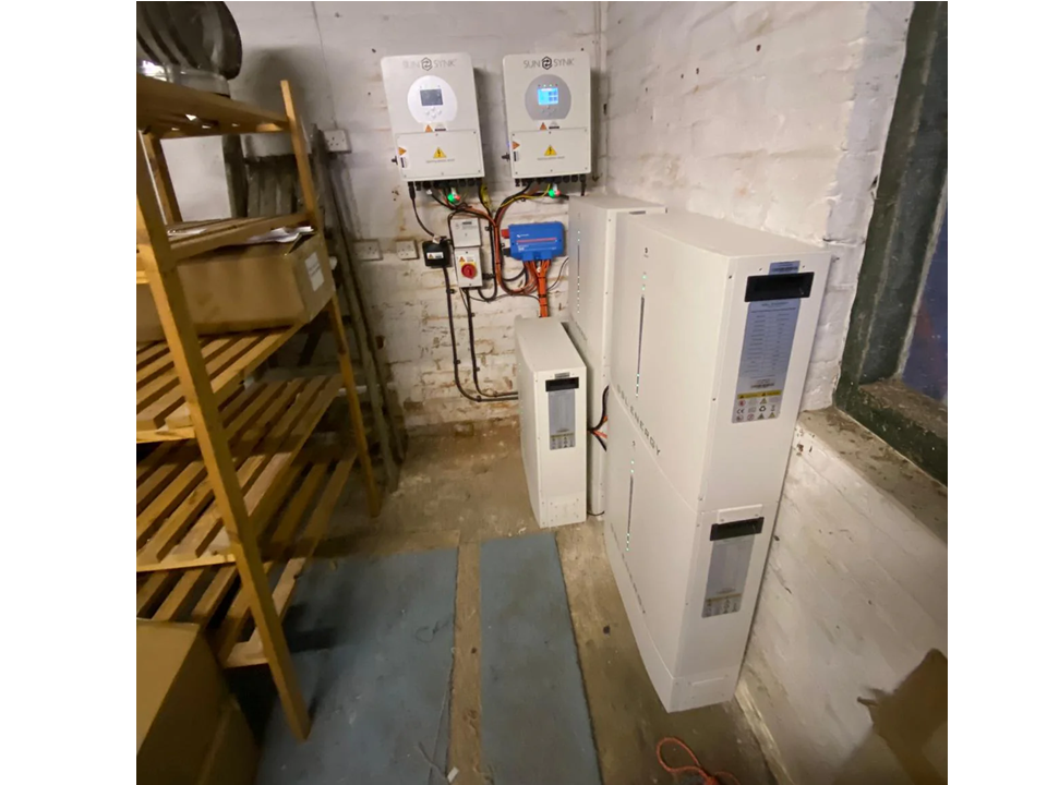 2 x Sunsynk 5kw hybrid | 5 x GSL 10.24kWh batteries | KT10 9UE
