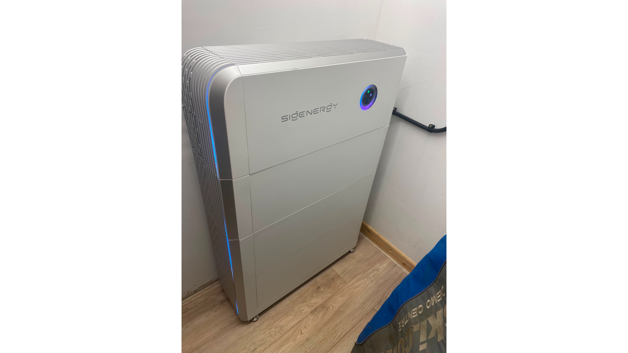 Sigenergy 12kW hybrid | 3 X 9.04Wh batteries | London