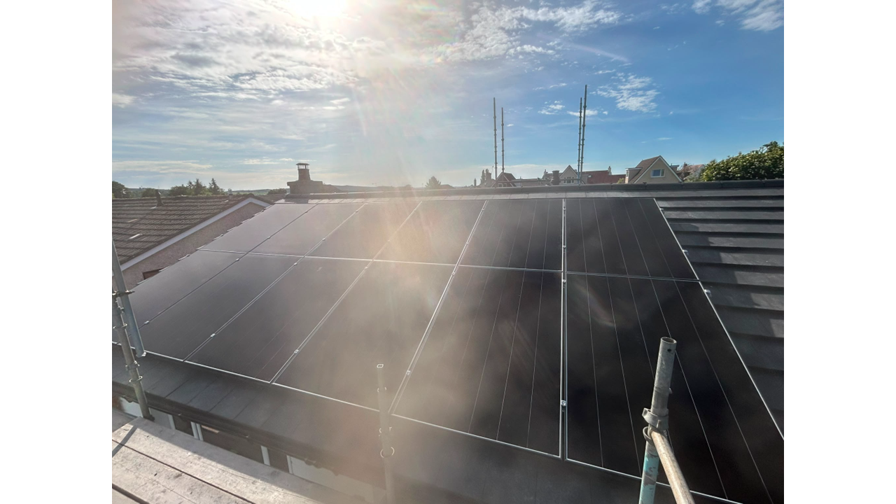 7.84kW AIKO  | Sigenergy Sigenstor 8kW hybrid with 2 X 9.04Wh batteries | Lanark