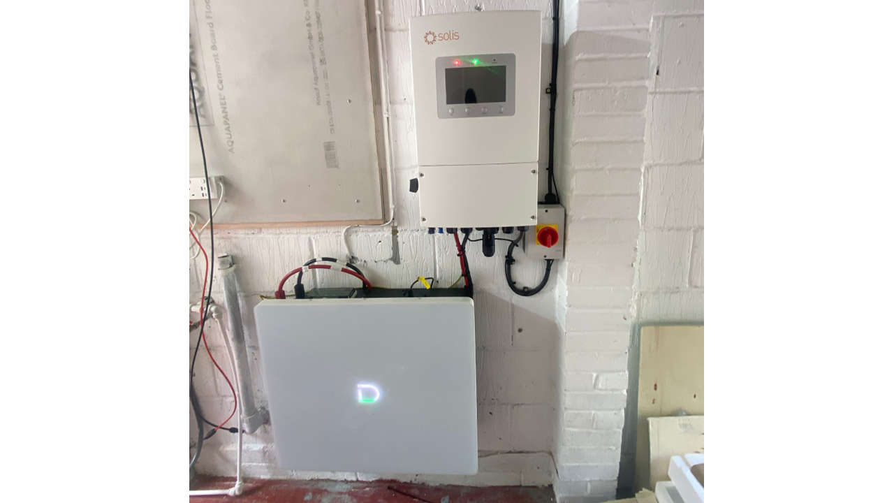 Solis 6kW S6 | Dyness G2 10.24kWh battery | Cambridge