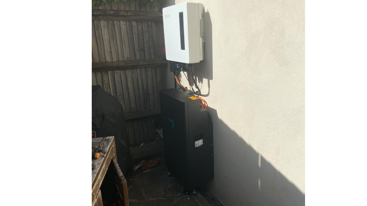 Solis 5kW AC | Fogstar IP65 16.1kWh battery | Manchester
