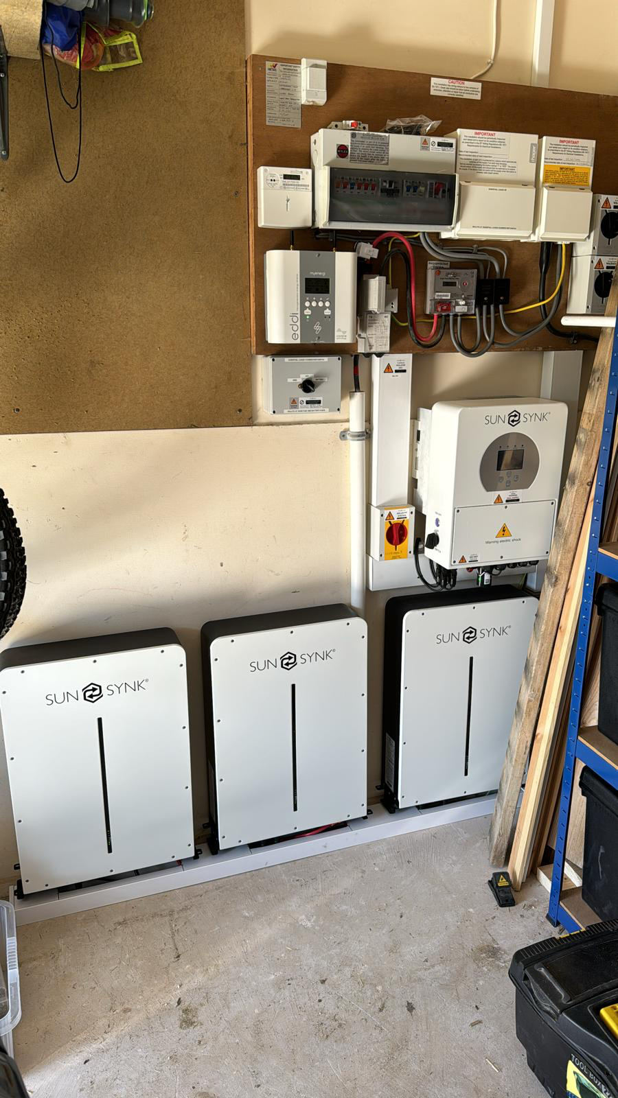 Sunsynk 5kw Hybrid with 3 batteries installed in garage